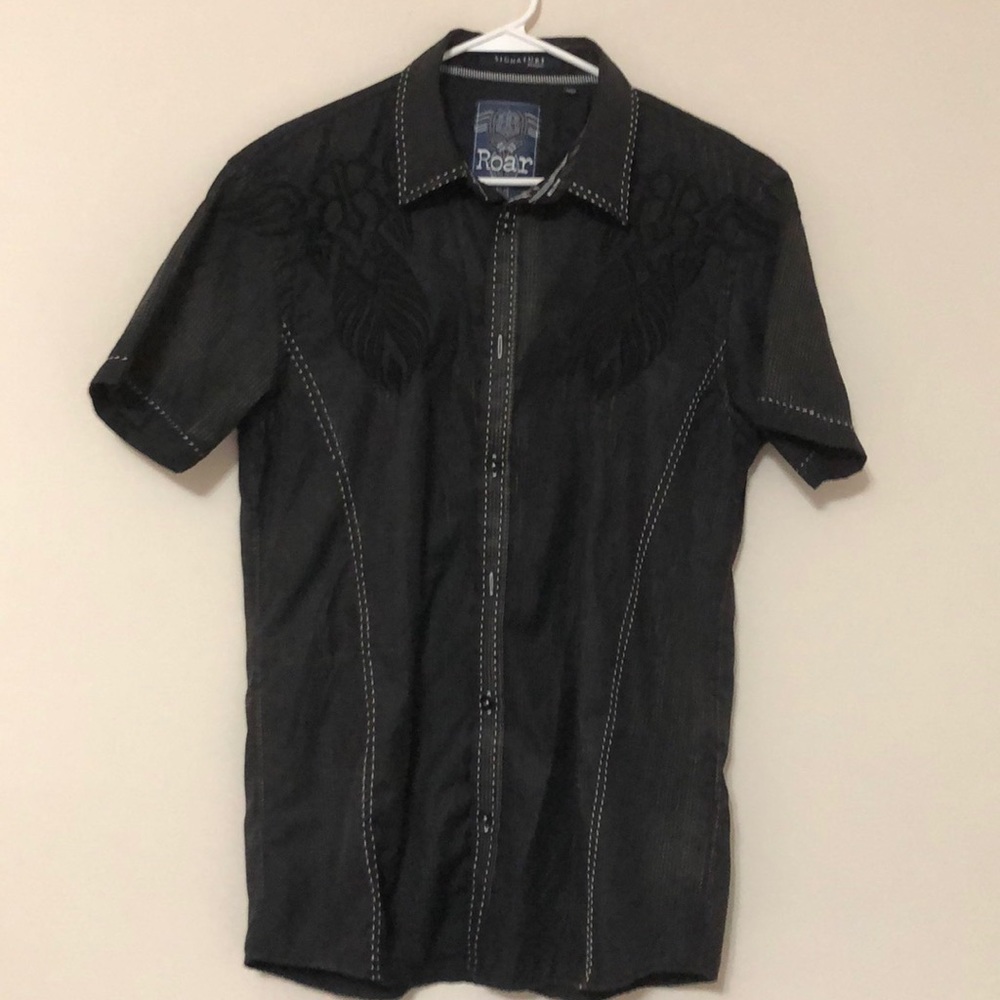ROAR button up